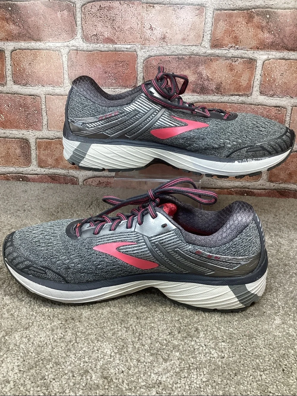 Brooks Adrenaline GTS 18 women’s running shoes sneakers size 9.5